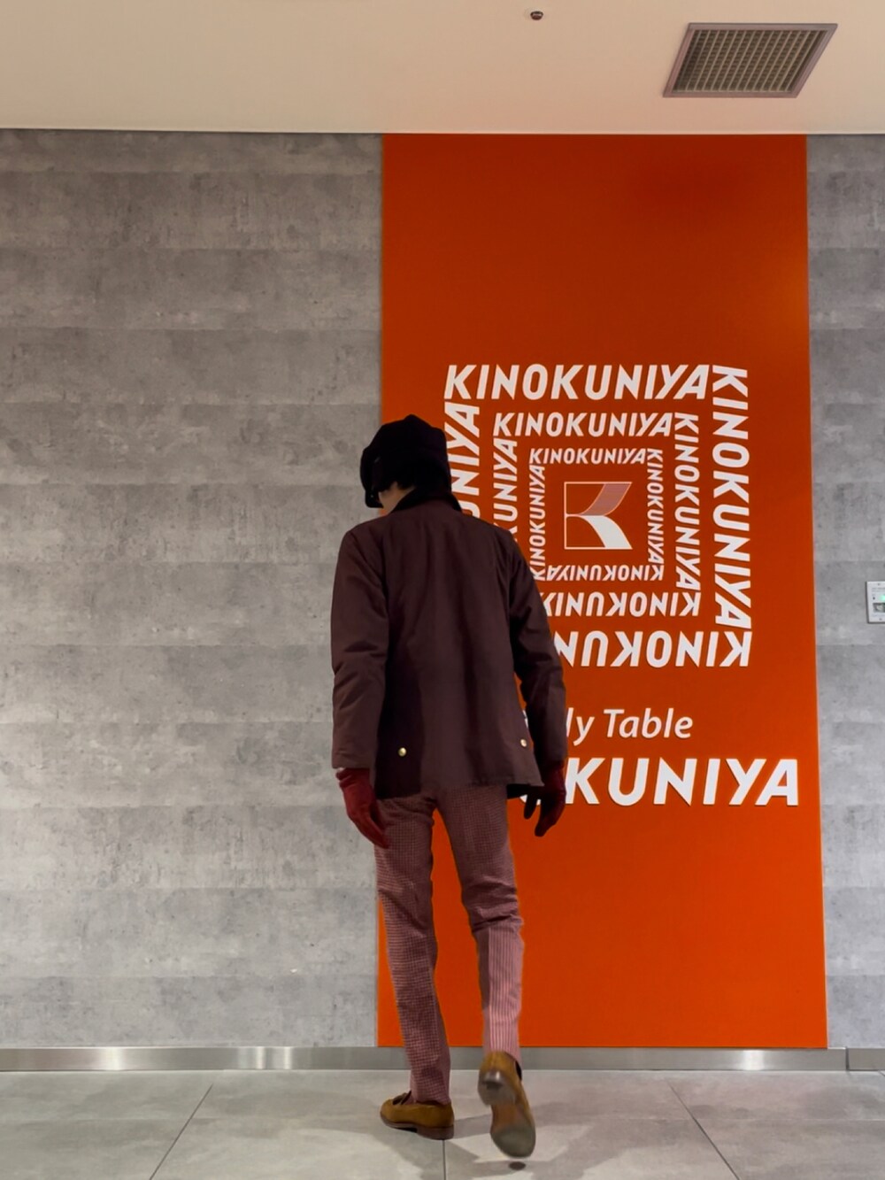 ブラウン系のジャケット/アウターを着用したメンズの冬コーディネートの3枚目の写真