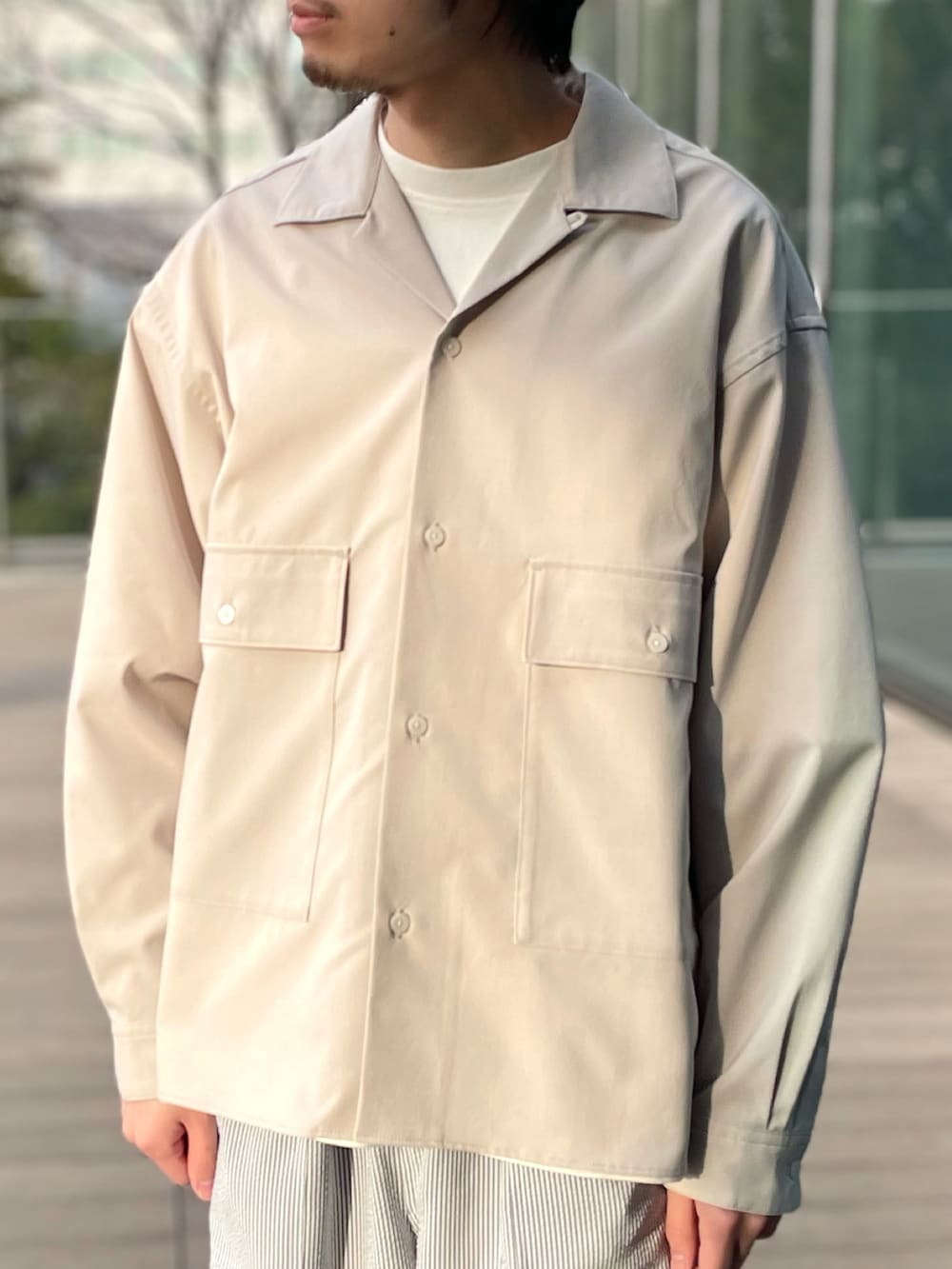 「きれいめカジュアル、春コーデ、シャツスタイル、オープンカラーシャツ、春服みてみて」｜「B:MING by BEAMSのB:MING by BEAMS / ビッグポケット ワイド オープンカラーシャツ（シャツ/ブラウス、ブラック系）」を使った、Naoki Shuzuiさん（メンズ・178cm）の春コーディネートの2枚目の写真