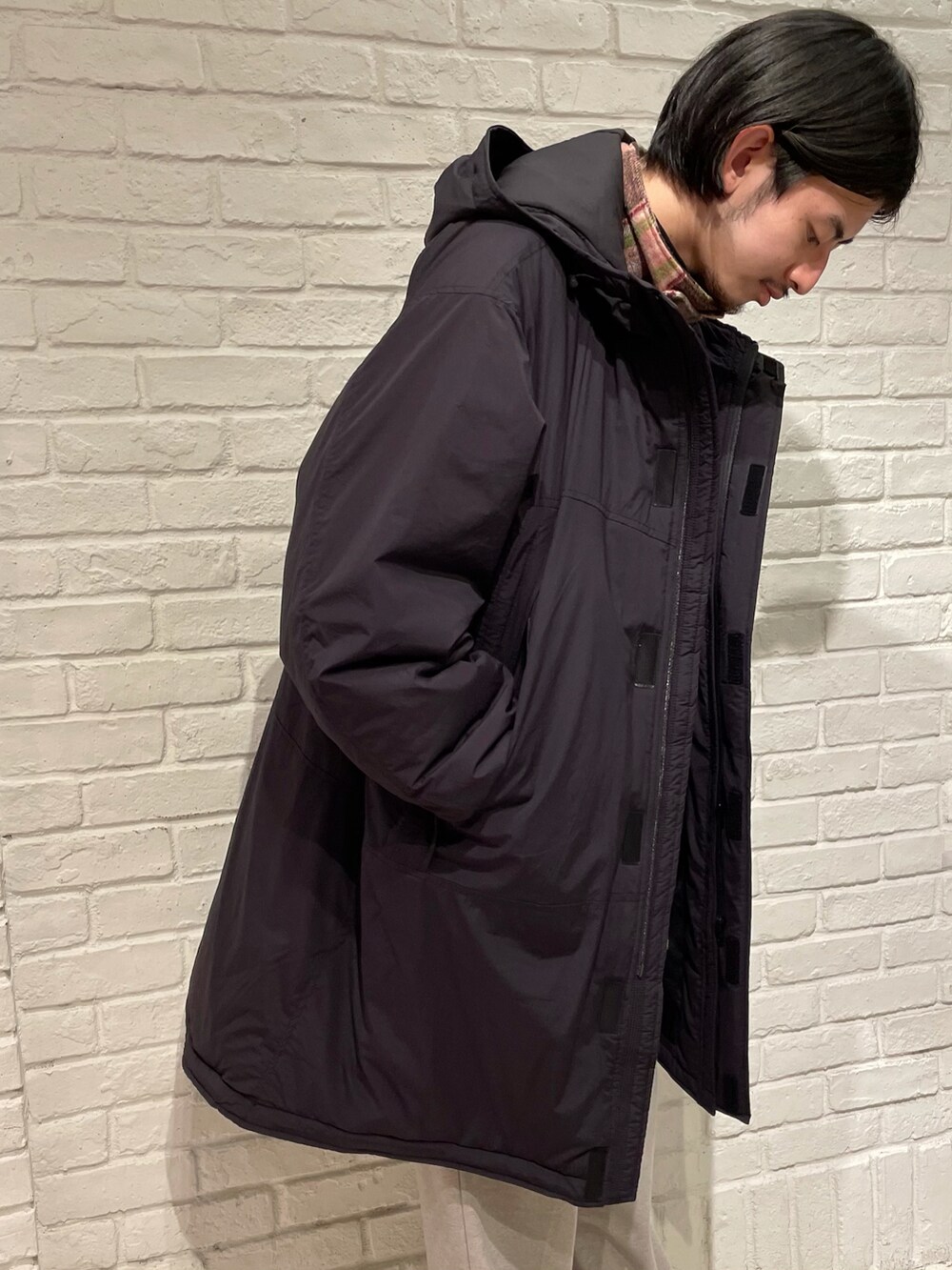 「チェック、モッズコート、スラックス、冬コーデ、レイヤードスタイル、休日スタイル、革靴」｜「Engineered Garmentsのアイテム（ジャケット/アウター、その他）」を使った、Naoki Shuzuiさん（メンズ・178cm）の冬コーディネートの2枚目の写真