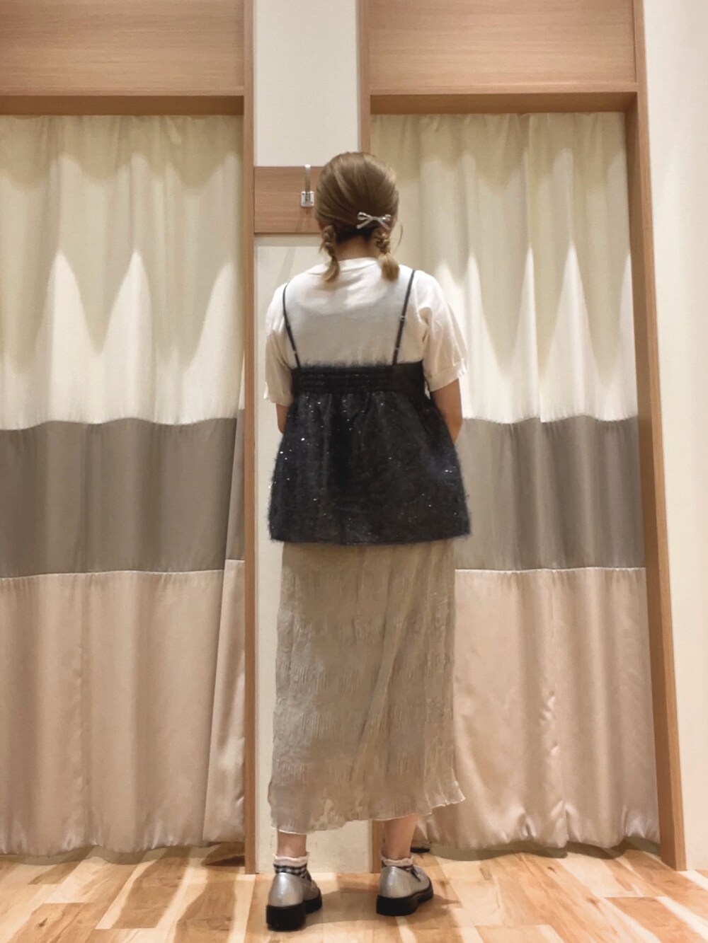 「レイヤードスタイル、夏コーデ」｜「Samansa Mos2 blueのアイテム（トップス、グレー系）」を使った、ym.さん（レディース・161cm）の夏コーディネートの2枚目の写真