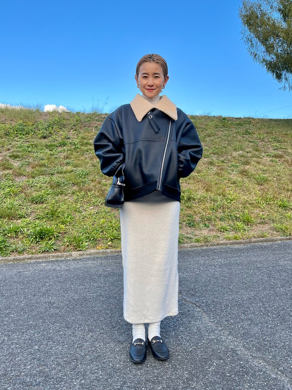 新品 Torrazzo Donna ベロア刺繍ヴィンテージ調ノーカラージャケット Torrazzo Donna（トラッゾドンナ）の「ベロア金刺繍ノーカラー