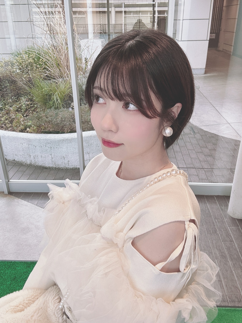 「淡色コーデ、オトナカワイイ、お出かけコーデ、ローファー、今日のコスメと服、似合うラボに行こう」｜「Dr. Martensの＜Dr.Martens＞ COLOR LOAFER/ローファー（ローファー、ブルー系）」を使った、ユチャンさん（レディース・159cm）の冬コーディネートの2枚目の写真