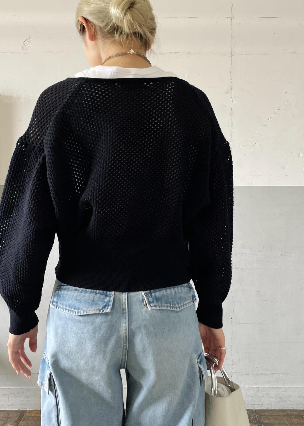 「Sisi Joia、シシ ジョイア、ネックレス、ストラップサンダル、バッグ、Miller for ADAM ET ROPE'、Miller、別注、アメリカンスリーブ、タンクトップ、ホワイト、ブラック、ニット、長袖、Vネック」|「MILLERの【Miller for ADAM ET ROPE'】Cup付アメリカンスリーブタンクトップ(タンクトップ、ホワイト系)」を使った、OEさん(レディース・164cm)の夏コーディネートの9枚目の写真