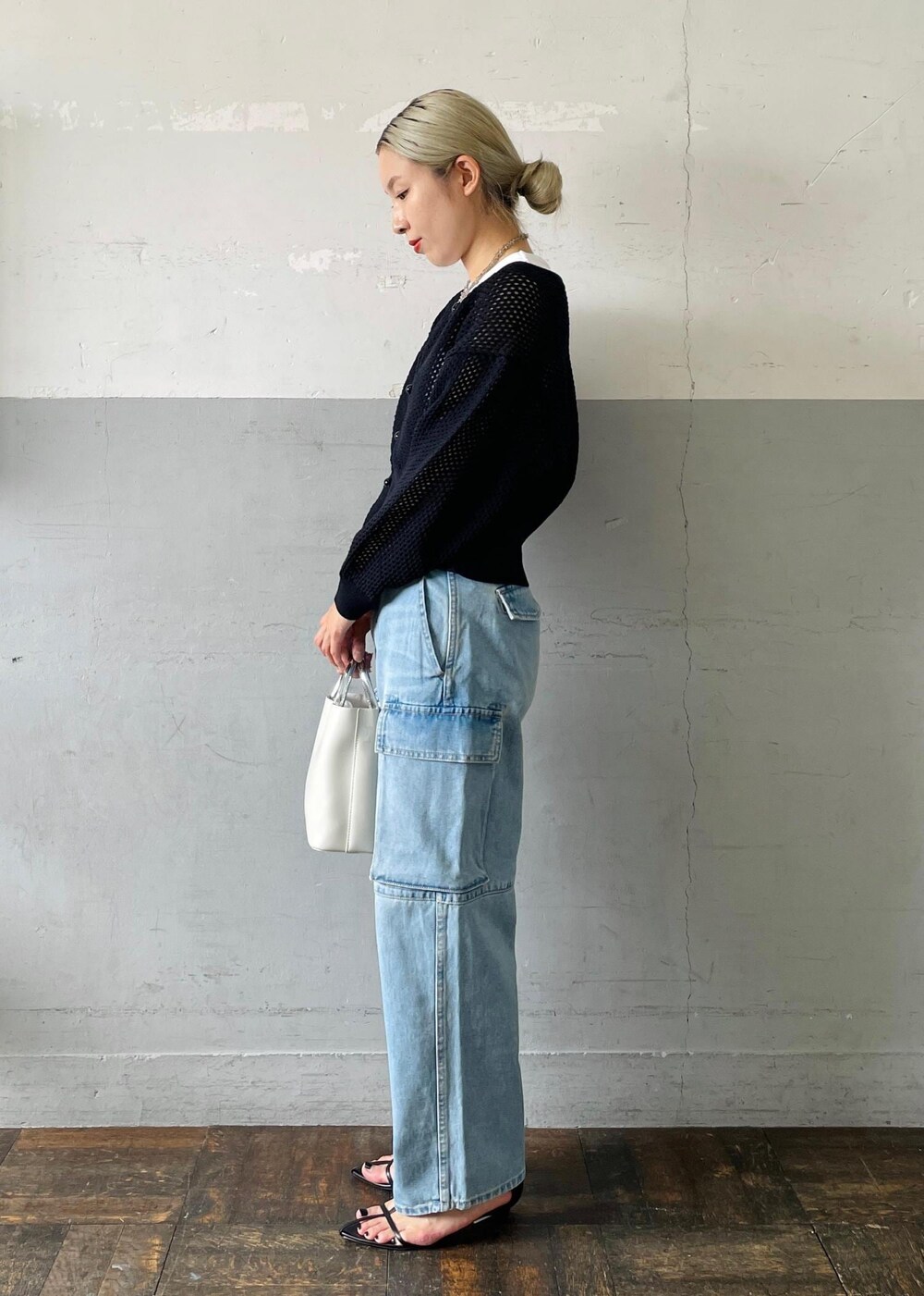「Sisi Joia、シシ ジョイア、ネックレス、ストラップサンダル、バッグ、Miller for ADAM ET ROPE'、Miller、別注、アメリカンスリーブ、タンクトップ、ホワイト、ブラック、ニット、長袖、Vネック」|「MILLERの【Miller for ADAM ET ROPE'】Cup付アメリカンスリーブタンクトップ(タンクトップ、ホワイト系)」を使った、OEさん(レディース・164cm)の夏コーディネートの4枚目の写真