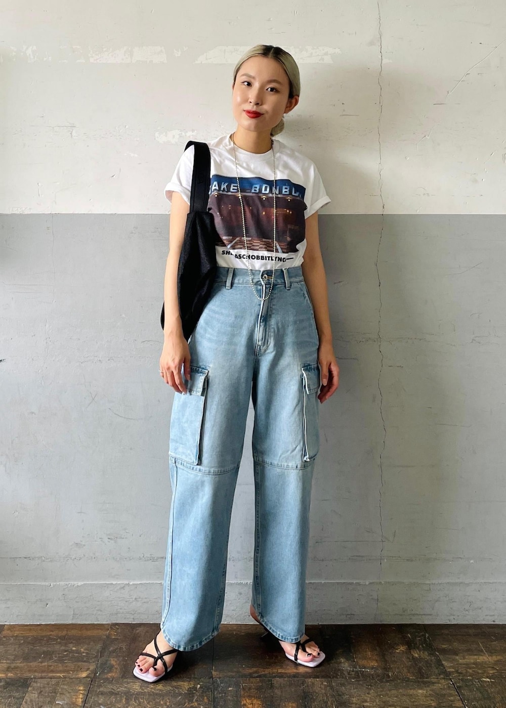 「TANGTANG、タンタン、メッシュ、JW PEI、ジェイダブリューペイ、ブラック、ホワイト、Tシャツ、半袖、クルーネック、プリント、パンツ、ブルー、デニム、ワイド」｜「JW PEIの【JW PEI】Maeve（サンダル、ブラック系）」を使った、OEさん（レディース・164cm）の夏コーディネートの2枚目の写真