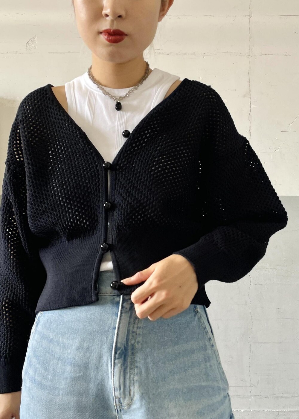 「Sisi Joia、シシ ジョイア、ネックレス、ストラップサンダル、バッグ、Miller for ADAM ET ROPE'、Miller、別注、アメリカンスリーブ、タンクトップ、ホワイト、ブラック、ニット、長袖、Vネック」|「MILLERの【Miller for ADAM ET ROPE'】Cup付アメリカンスリーブタンクトップ(タンクトップ、ホワイト系)」を使った、OEさん(レディース・164cm)の夏コーディネートの8枚目の写真
