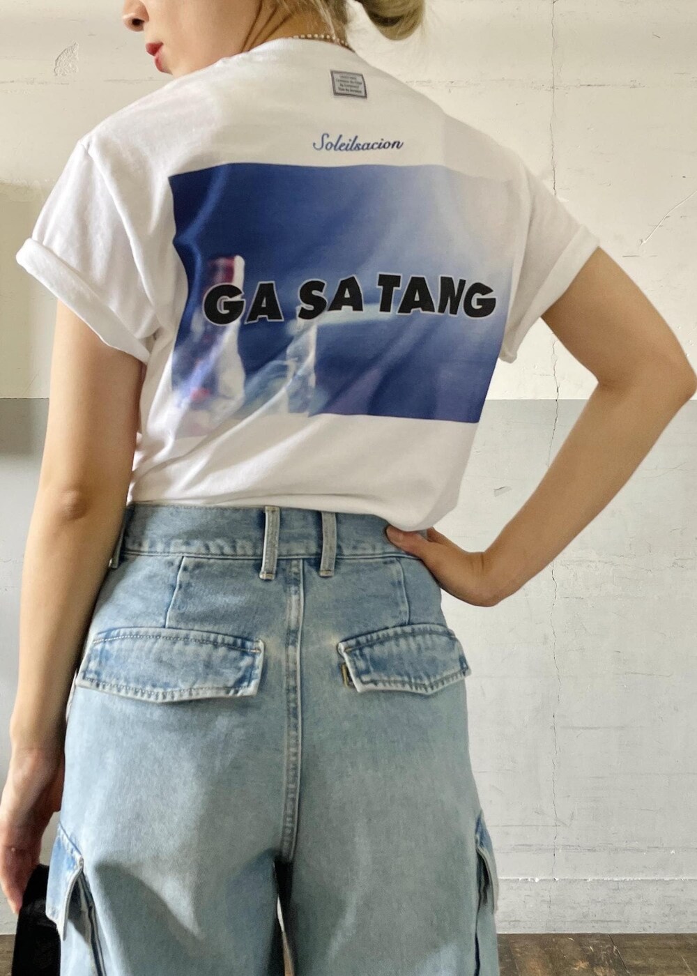 「TANGTANG、タンタン、メッシュ、JW PEI、ジェイダブリューペイ、ブラック、ホワイト、Tシャツ、半袖、クルーネック、プリント、パンツ、ブルー、デニム、ワイド」｜「JW PEIの【JW PEI】Maeve（サンダル、ブラック系）」を使った、OEさん（レディース・164cm）の夏コーディネートの6枚目の写真