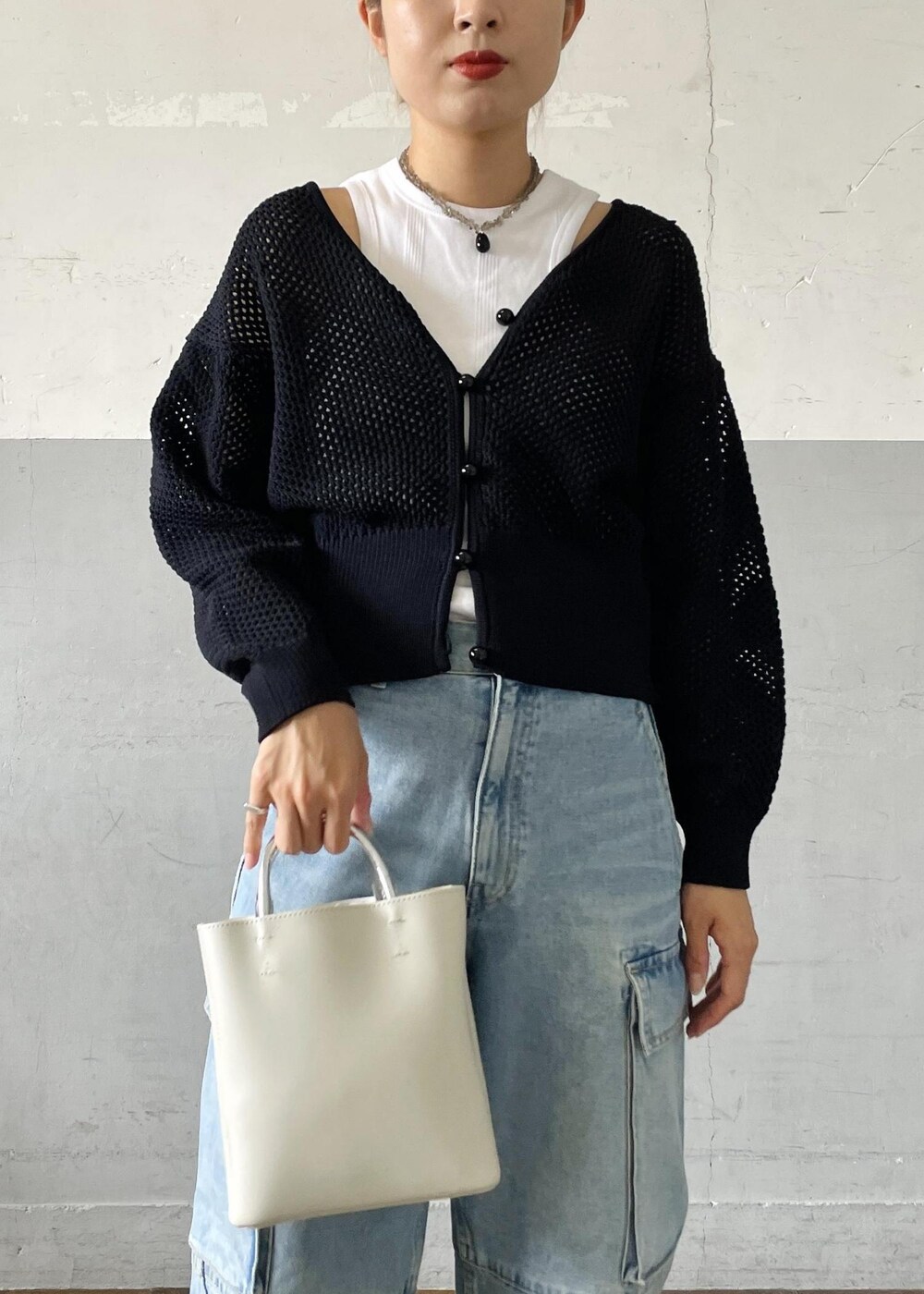「Sisi Joia、シシ ジョイア、ネックレス、ストラップサンダル、バッグ、Miller for ADAM ET ROPE'、Miller、別注、アメリカンスリーブ、タンクトップ、ホワイト、ブラック、ニット、長袖、Vネック」|「MILLERの【Miller for ADAM ET ROPE'】Cup付アメリカンスリーブタンクトップ(タンクトップ、ホワイト系)」を使った、OEさん(レディース・164cm)の夏コーディネートの6枚目の写真