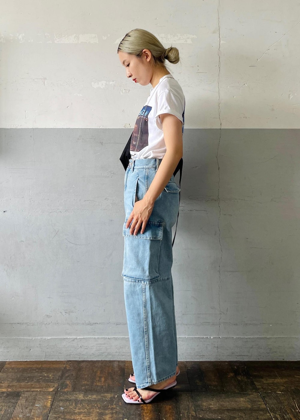 「TANGTANG、タンタン、メッシュ、JW PEI、ジェイダブリューペイ、ブラック、ホワイト、Tシャツ、半袖、クルーネック、プリント、パンツ、ブルー、デニム、ワイド」｜「JW PEIの【JW PEI】Maeve（サンダル、ブラック系）」を使った、OEさん（レディース・164cm）の夏コーディネートの3枚目の写真