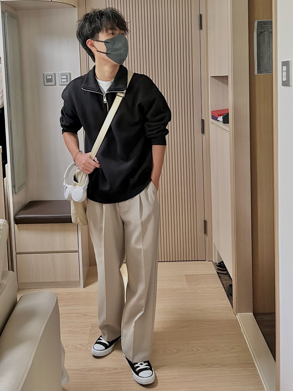 「秋服まるっと大公開、秋、秋服、秋服準備はじめました、可愛い、可愛い系、halfzip」｜「GUのコーデュロイワイドイージーパンツ(セットアップ可能)（パンツ、その他）」を使った、Graygrassさん（メンズ・172cm）の秋コーディネートの3枚目の写真