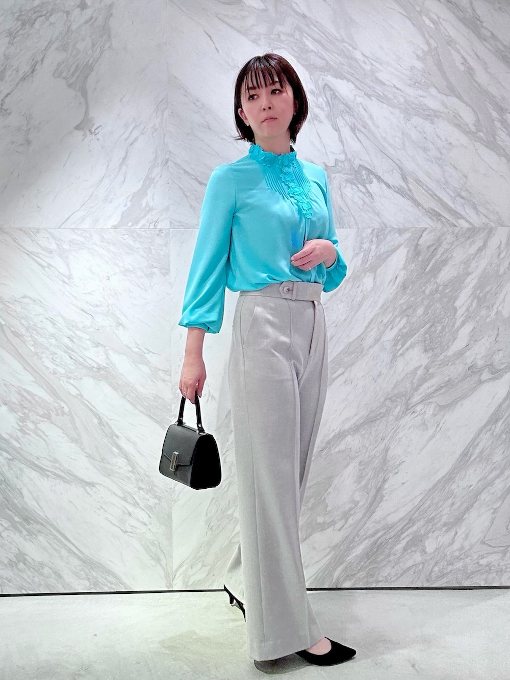 「ジャケット、グリーン、きれいめカジュアル、パンツスタイル、アナイ(ANAYI)、カラー×コーデ、アナイラプラス」｜「ANAYIのミックスツイードロングノーカラー ジャケット（ノーカラージャケット、ホワイト系）」を使った、Miura.yさん（レディース・168cm）の冬コーディネートの6枚目の写真