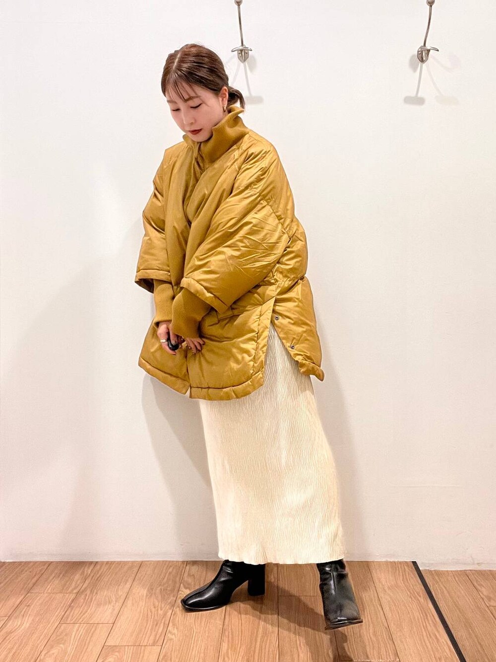 「きれいめ、差し色コーデ、着痩せ・細見え、ローリーズスタイル_LOWRYS FARM、冬コーデ、秋コーデ、アウター、カジュアル、スカート」｜「LOWRYS FARMのスタンドリブポンチョ　 963695（ポンチョ、ブラウン系）」を使った、hinano3232さん（レディース・160cm）の秋コーディネートの8枚目の写真