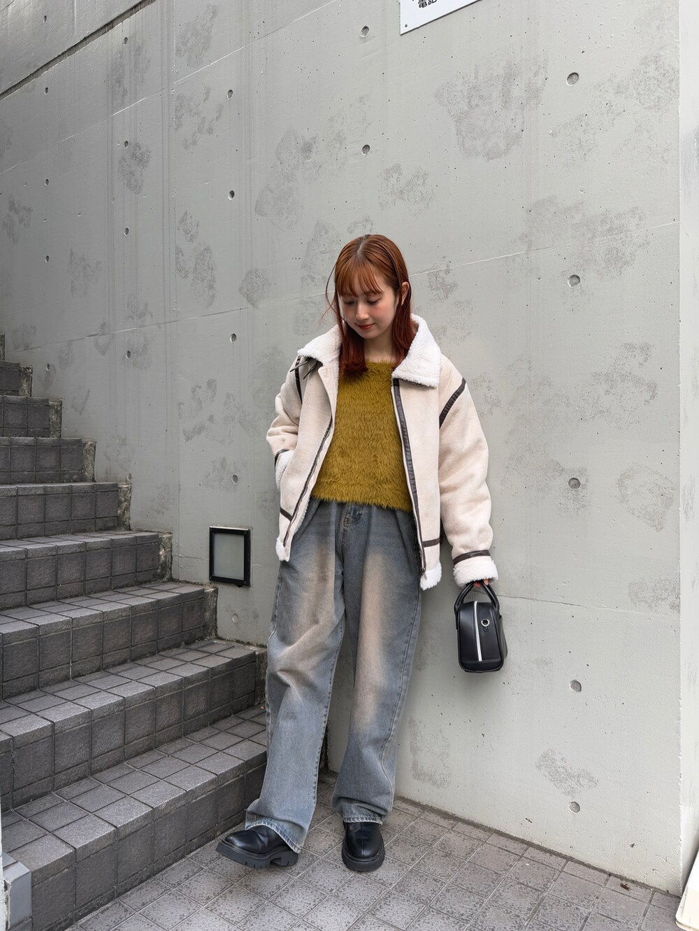 「冬コーデ、ホワイトコーデ、クリスマスに着たい服、マイベストコーデ2024、tiptop、カラーコーデ、ムートンコート、ブルゾン、休日スタイル、おでかけコーデ、今日のコーデ、大人コーデ、オトナカワイイ、ニットコーデ、大人女子」｜「tiptopの【丈が選べる2サイズ】起毛フェザーニットプルオーバー（ニット/セーター、グリーン系）」を使った、シホ🌷さん（骨格ウェーブ・レディース・155cm）の冬コーディネートの4枚目の写真