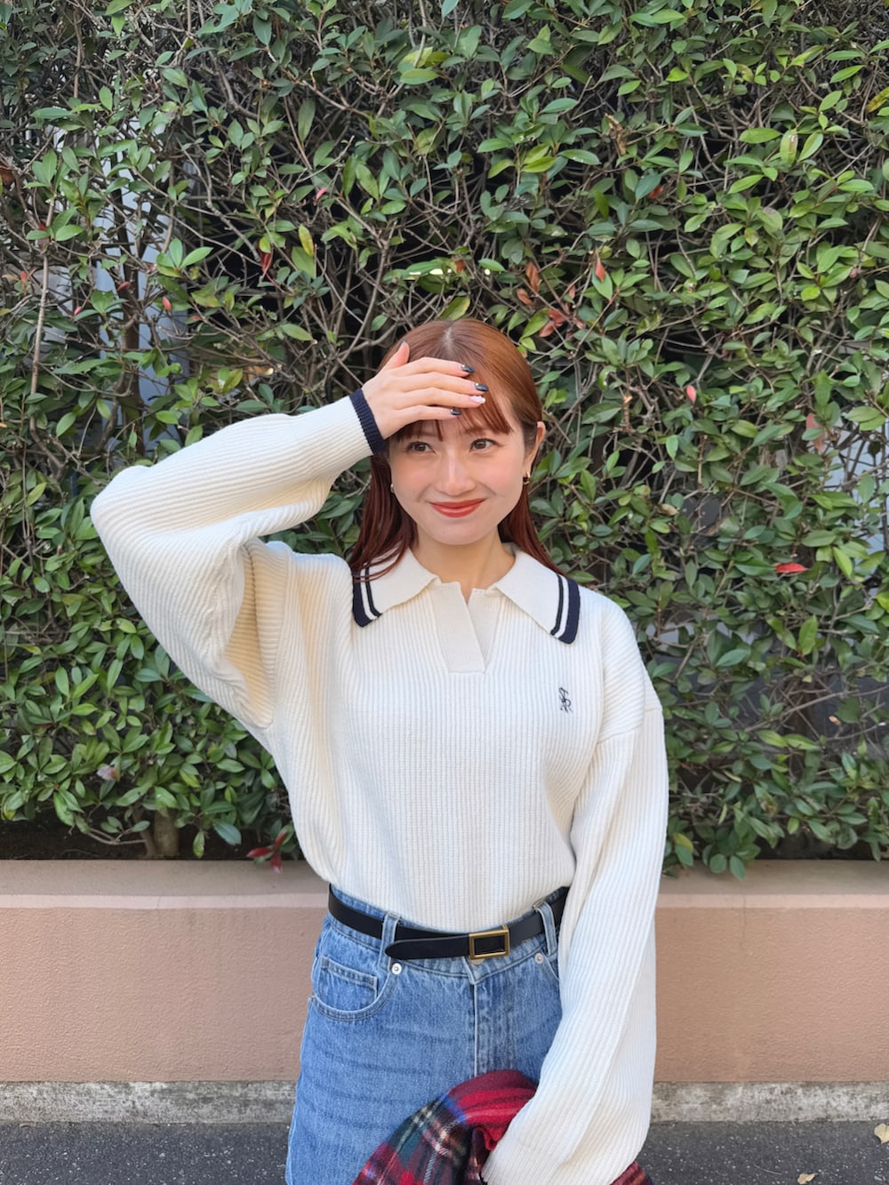 「お出かけコーデ、オトナ女子、tiptop、低身長、低身長コーデ、パンツスタイル、デニム、きれいめコーデ、冬、おしゃれさんと繋がりたい、ニットコーデ、女子会コーデ、クリスマスコーデ、クリスマスに着たい服、マイベストコーデ2024」｜「tiptopの【ZOZO限定アイテム】セミフレアデニムパンツ【3サイズ展開/2024AW新色登場】（デニムパンツ、ブルー系）」を使った、シホ🌷さん（骨格ウェーブ・レディース・155cm）の冬コーディネートの3枚目の写真