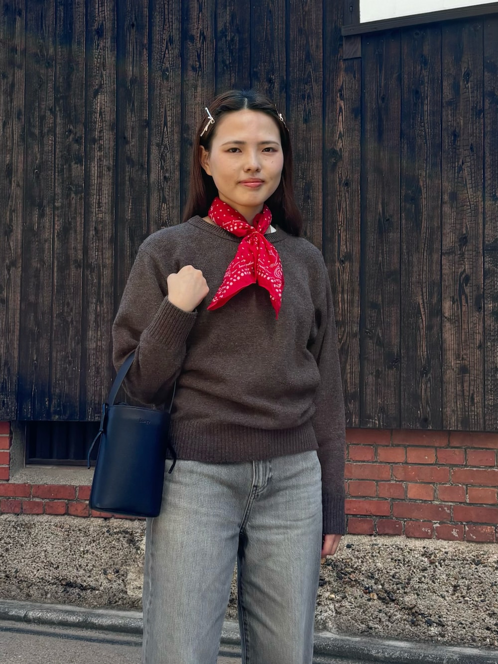 「秋っぽコーデ更新中、秋コーデ、秋のコーデ、秋服準備はじめました、スカーフ、UNIQLO、agnes b.、GOLDY、lawgy、ブラウンコーデ、低身長、低身長女子、骨格ウェーブ、ジーンズ、カジュアル」｜「lawgyのdifferent material platform shoes / ディファレントマテリアルプラットフォームシューズ（スニーカー、ベージュ系）」を使った、ayame🐰低身長女子コーデ♡さん（骨格ウェーブ・レディース・152cm）の秋コーディネートの2枚目の写真