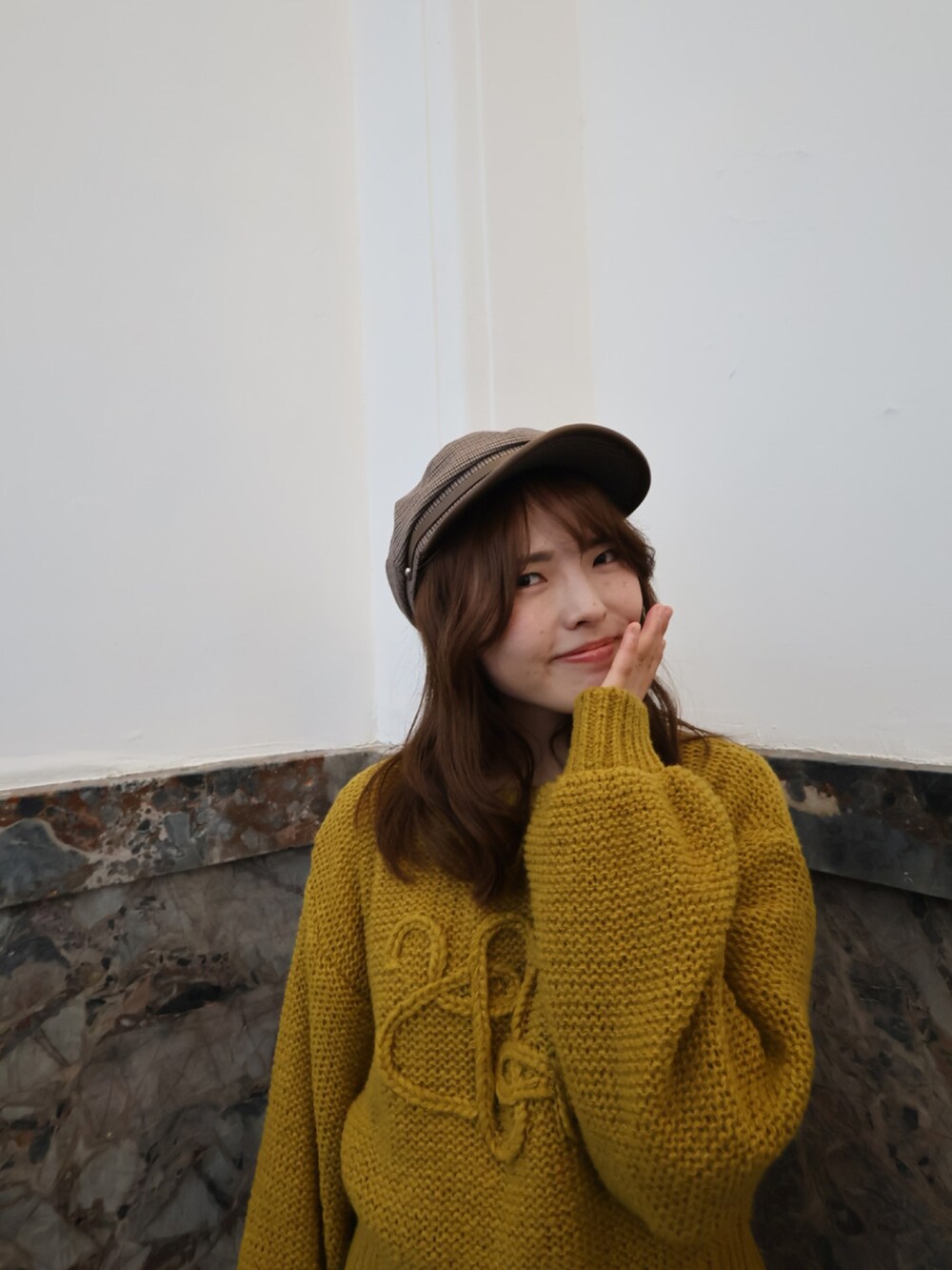 「ブラウン、秋カラー、秋コーデ、シンプルスタイル、ニット、低身長女子、低身長コーデ、カジュアルコーデ、adidas originals、LIAN、UNIQLO、ユニクロ、スニーカーコーデ、骨格ウェーブ、オトナカジュアル」｜「LIANの透かしあみロゴ刺繍ニット（ニット/セーター、イエロー系）」を使った、ayame🐰低身長女子コーデ♡さん（骨格ウェーブ・レディース・152cm）の秋コーディネートの3枚目の写真