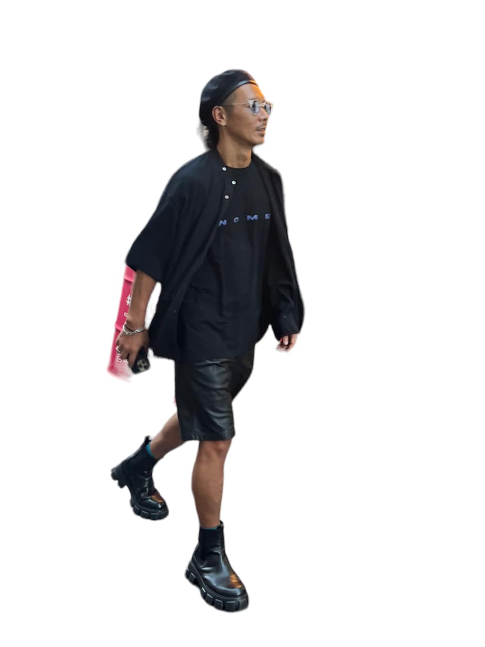 「WEARハロウィン2022、メンズファッション、黒、streetstyle」｜「PUBLIC TOKYOのジョーゼットレイヤードシャツ（シャツ/ブラウス、ブラック系）」を使った、阿部顕悟さん（メンズ・176cm）の秋コーディネートの3枚目の写真