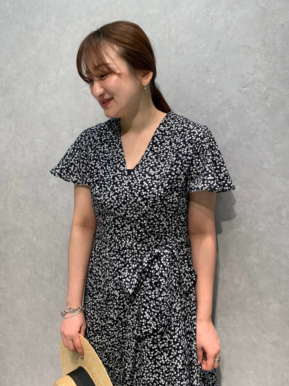 「マリハ、夏コーデ、おでかけコーデ、大人コーデ、低身長女子、サンダルコーデ、モノトーン、オトナカジュアル、MARIHA」｜「MARIHAの【MARIHA／マリハ】マドモアゼルのドレス（ワンピース、ブラック系）」を使った、MIHIROさん（レディース・153cm）の夏コーディネートの2枚目の写真