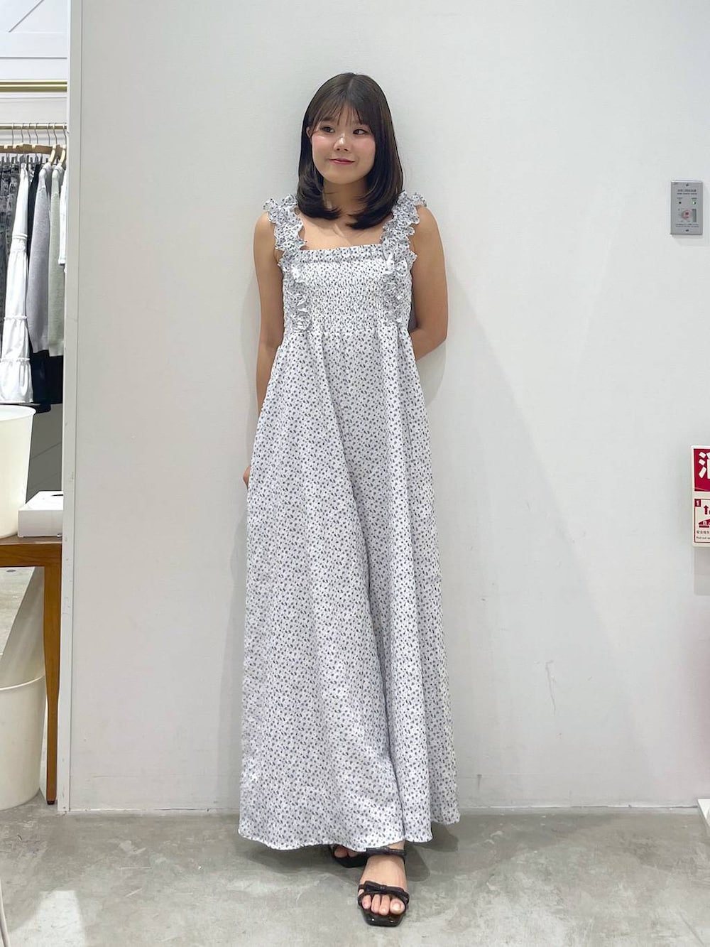 「着痩せ・細見え、きれいめ、カジュアル、差し色コーデ、Heather」｜「HeatherのWリボンヒールサンダル　321989（サンダル、ブラック系）」を使った、mioさん（レディース・157cm）の春コーディネートの2枚目の写真
