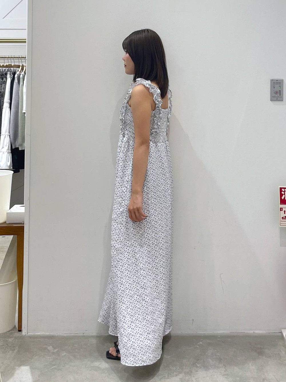 「着痩せ・細見え、きれいめ、カジュアル、差し色コーデ、Heather」｜「HeatherのWリボンヒールサンダル　321989（サンダル、ブラック系）」を使った、mioさん（レディース・157cm）の春コーディネートの5枚目の写真