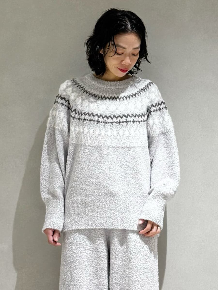 グレー系のルームウェア/パジャマ、グレー系のルームウェア/パジャマを着用したレディースの秋コーディネートの4枚目の写真