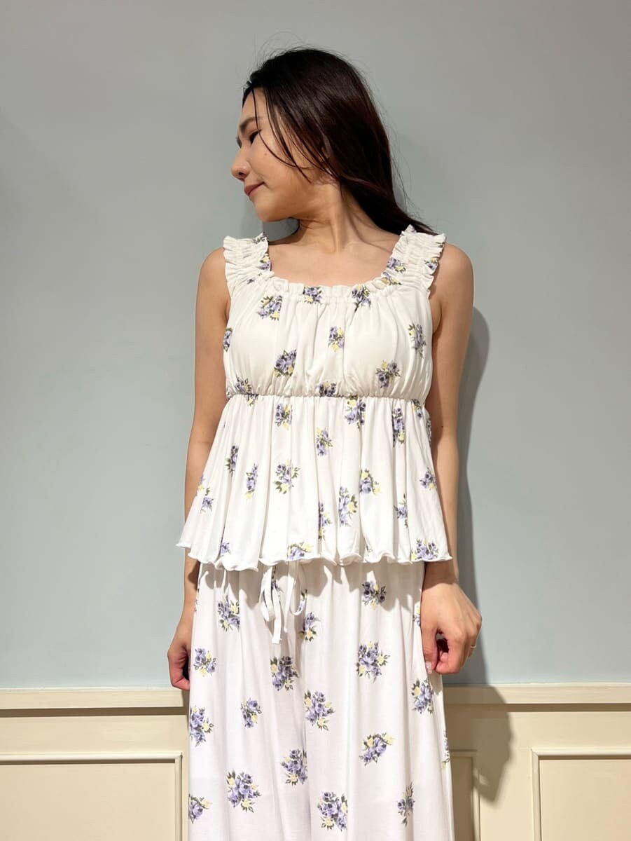 「カップイン、ロングパンツ、キャミソール、ギフト、らくちん、ゆったり、リラックス、ワンマイル、花柄、大人、レーヨン、フェミニン」｜「gelato piqueの花柄カップインフリルタンクトップ（ルームウェア/パジャマ、ブルー系）」を使った、gelato piqueさん（レディース・158cm）の春コーディネートの2枚目の写真