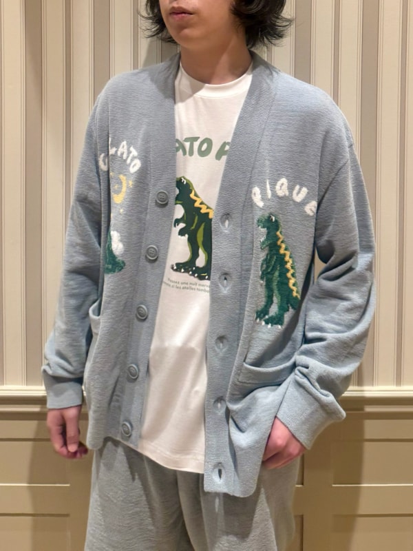 「Tシャツ、カーディガン、ギフト、ハーフパンツ、カップル、メンズ、エアリーモコ」｜「gelato piqueの【HOMME】ワンポイントダイナソーTシャツ（ルームウェア/パジャマ、ホワイト系）」を使った、gelato piqueさん（メンズ・170cm）の春コーディネートの3枚目の写真