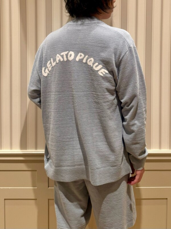 「Tシャツ、カーディガン、ギフト、ハーフパンツ、カップル、メンズ、エアリーモコ」｜「gelato piqueの【HOMME】ワンポイントダイナソーTシャツ（ルームウェア/パジャマ、ホワイト系）」を使った、gelato piqueさん（メンズ・170cm）の春コーディネートの6枚目の写真