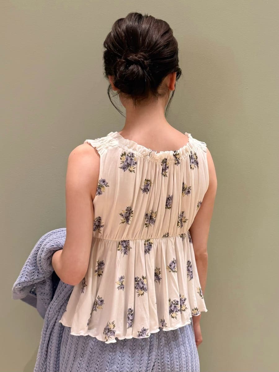 「ロゴ、カーディガン、ショートパンツ、ギフト、らくちん、ゆったり、リラックス、花柄、大人、タンクトップ、フェミニン、エアリーモコ」｜「gelato piqueのクロシェカーディガン（ルームウェア/パジャマ、ブルー系）」を使った、gelato piqueさん（レディース・156cm）の春コーディネートの5枚目の写真