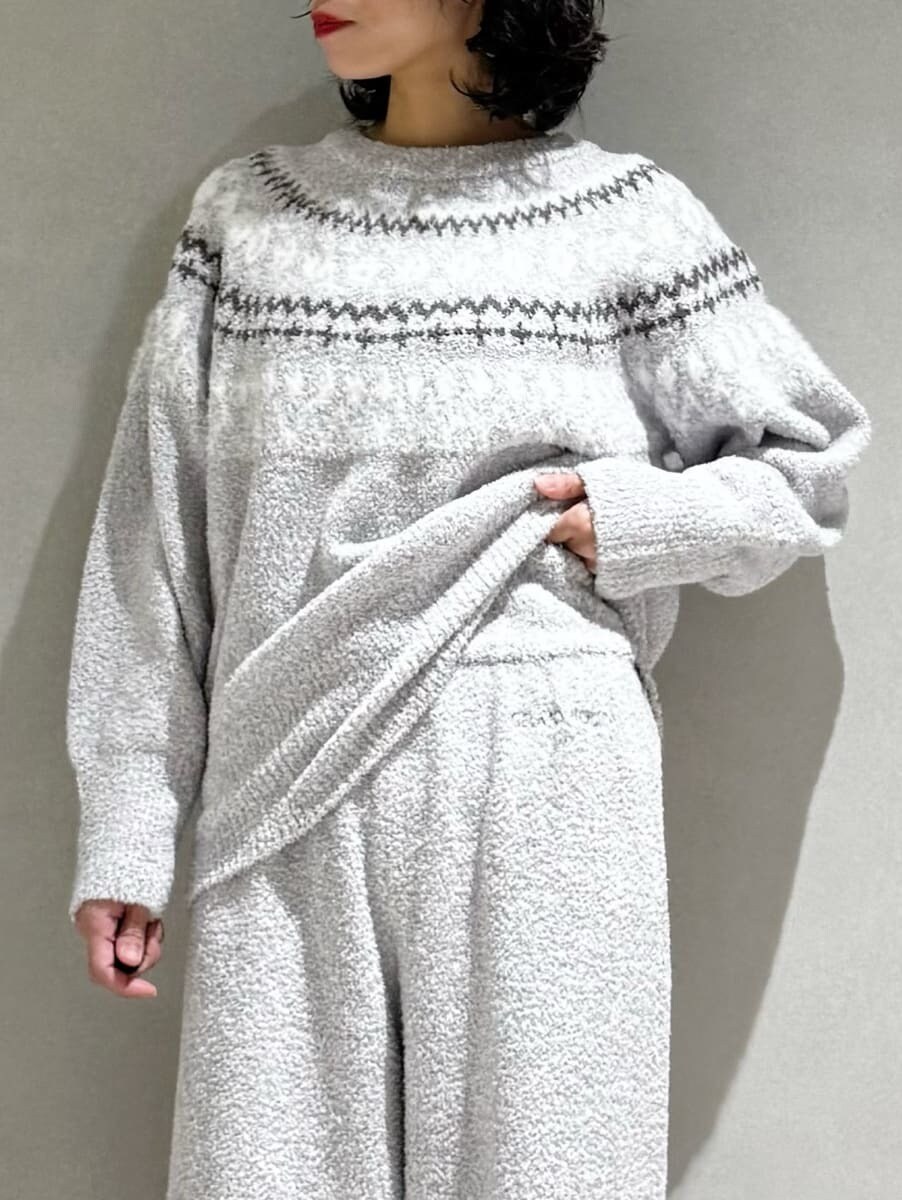 グレー系のルームウェア/パジャマ、グレー系のルームウェア/パジャマを着用したレディースの秋コーディネートの5枚目の写真