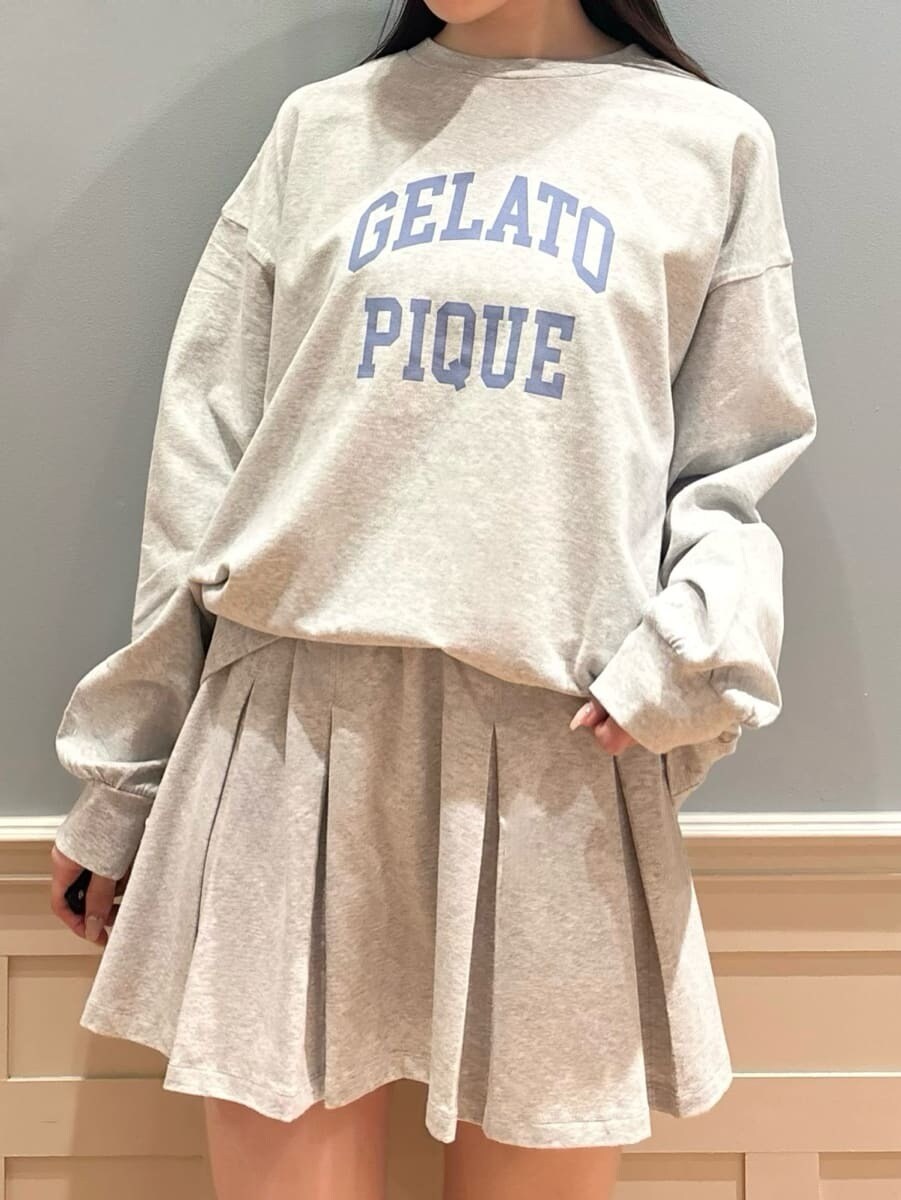 グレー系のルームウェア/パジャマ、グレー系のルームウェア/パジャマを着用したレディースの秋コーディネートの4枚目の写真