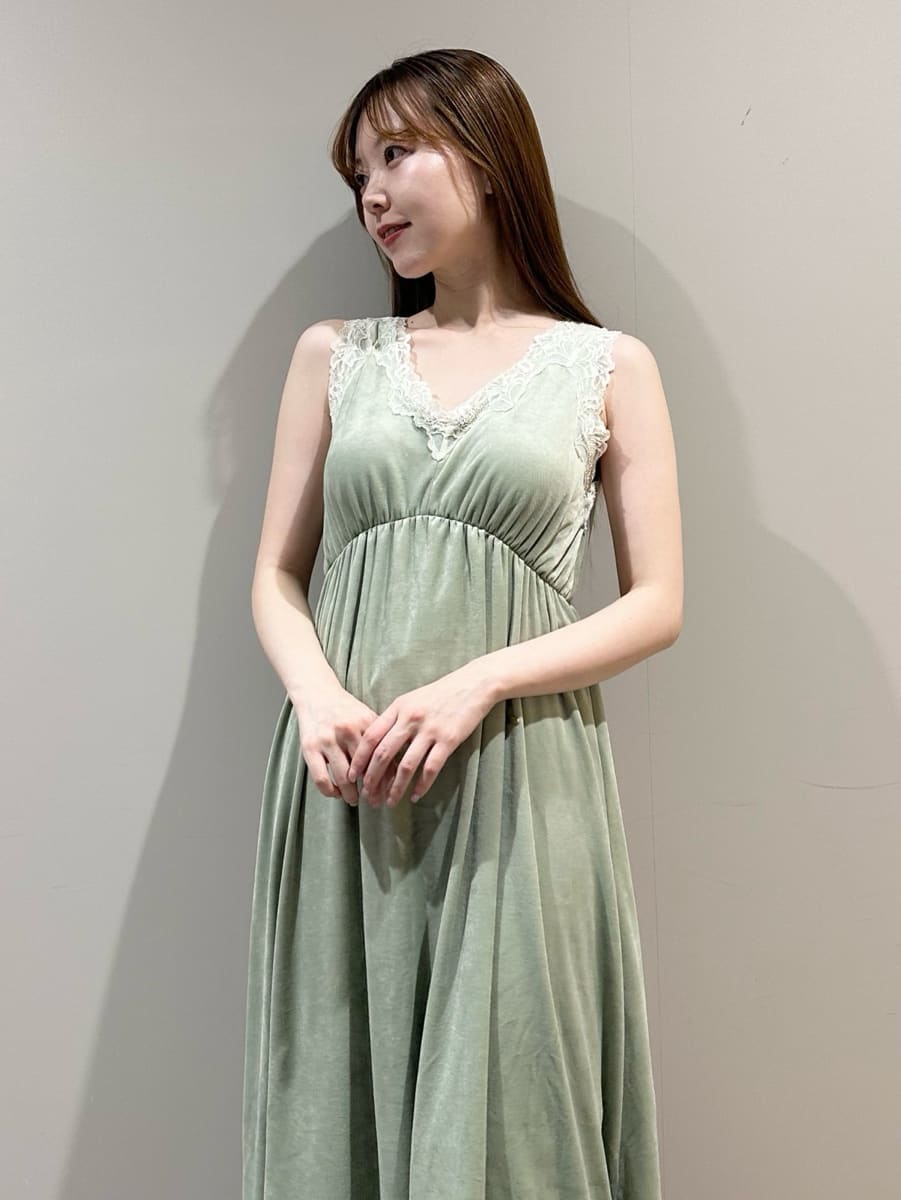 グリーン系のルームウェア/パジャマ、グリーン系のルームウェア/パジャマを着用したレディースの秋コーディネートの2枚目の写真