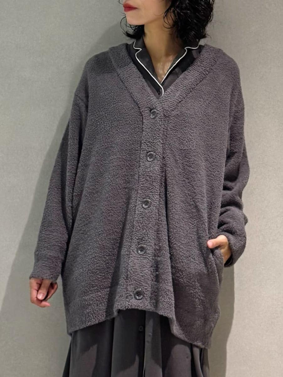 グレー系のルームウェア/パジャマ、グレー系のマタニティウェア/グッズ、グレー系のマタニティウェア/グッズを着用したレディースの秋コーディネートの4枚目の写真