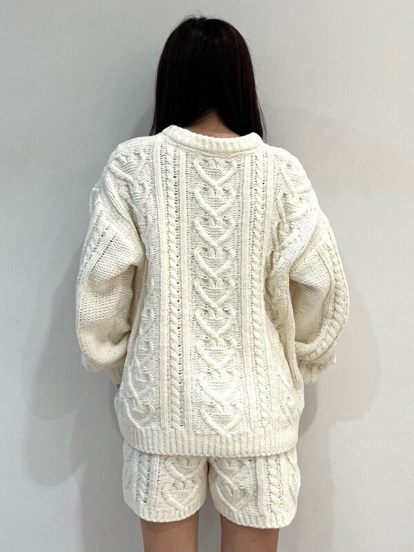 「ロゴ、ニット、ショートパンツ、ギフト、プルオーバー、らくちん、リラックス、ワンマイル、大人、モコモコ、バレンタイン、ハート、フェミニン」｜「gelato piqueの【ラッピング済み】【Valentine】ハートアランプルオーバー＆ショートパンツSET（ルームウェア/パジャマ、ベージュ系）」を使った、gelato piqueさん（レディース・158cm）の冬コーディネートの5枚目の写真