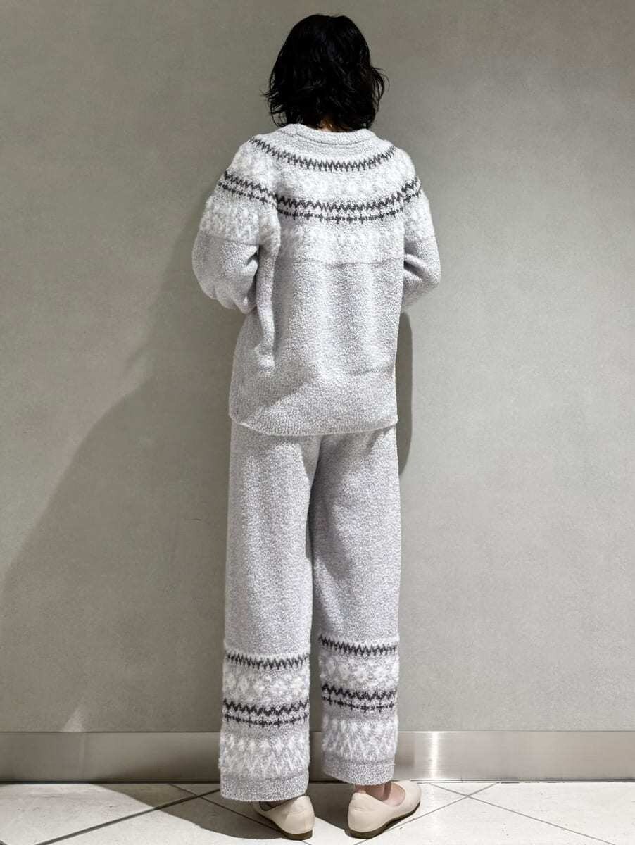 グレー系のルームウェア/パジャマ、グレー系のルームウェア/パジャマを着用したレディースの秋コーディネートの3枚目の写真