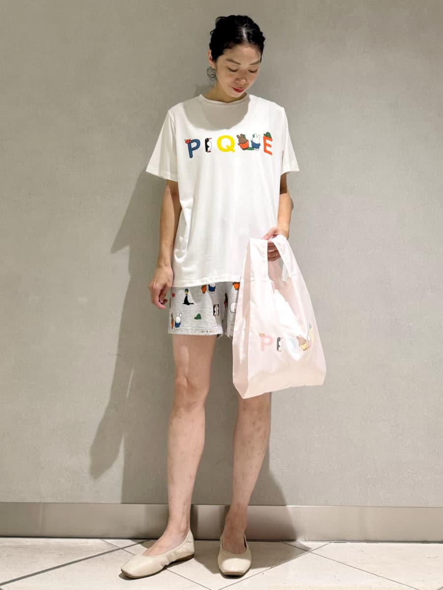 「冷感、ロゴ、親子おそろい、Tシャツ、ショートパンツ、ギフト、カジュアル、らくちん、ゆったり、大きめ、リラックス、ワンマイル、大人、レーヨン、エコバッグ」｜「Miffyの【Dick Bruna】【接触冷感】ワンポイントTシャツ（ルームウェア/パジャマ、ホワイト系）」を使った、gelato piqueさん（レディース・168cm）の夏コーディネートの2枚目の写真