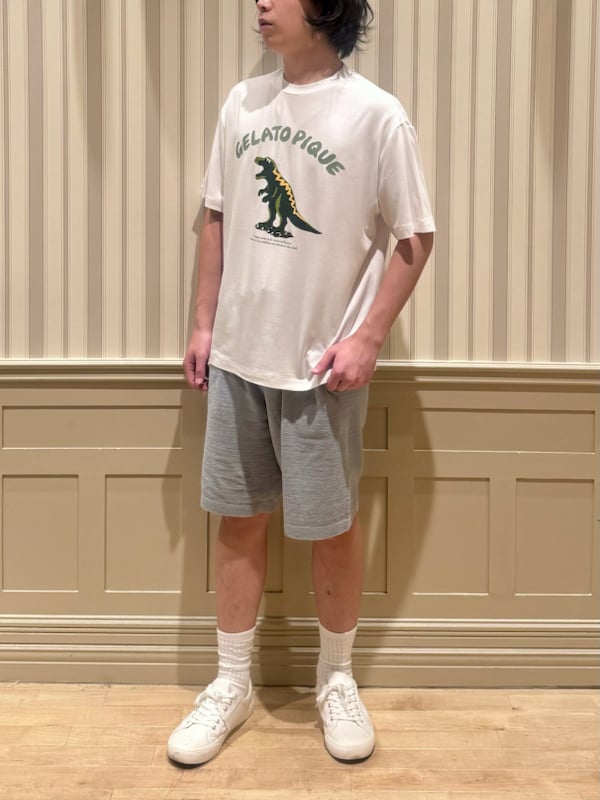 「Tシャツ、カーディガン、ギフト、ハーフパンツ、カップル、メンズ、エアリーモコ」｜「gelato piqueの【HOMME】ワンポイントダイナソーTシャツ（ルームウェア/パジャマ、ホワイト系）」を使った、gelato piqueさん（メンズ・170cm）の春コーディネートの4枚目の写真