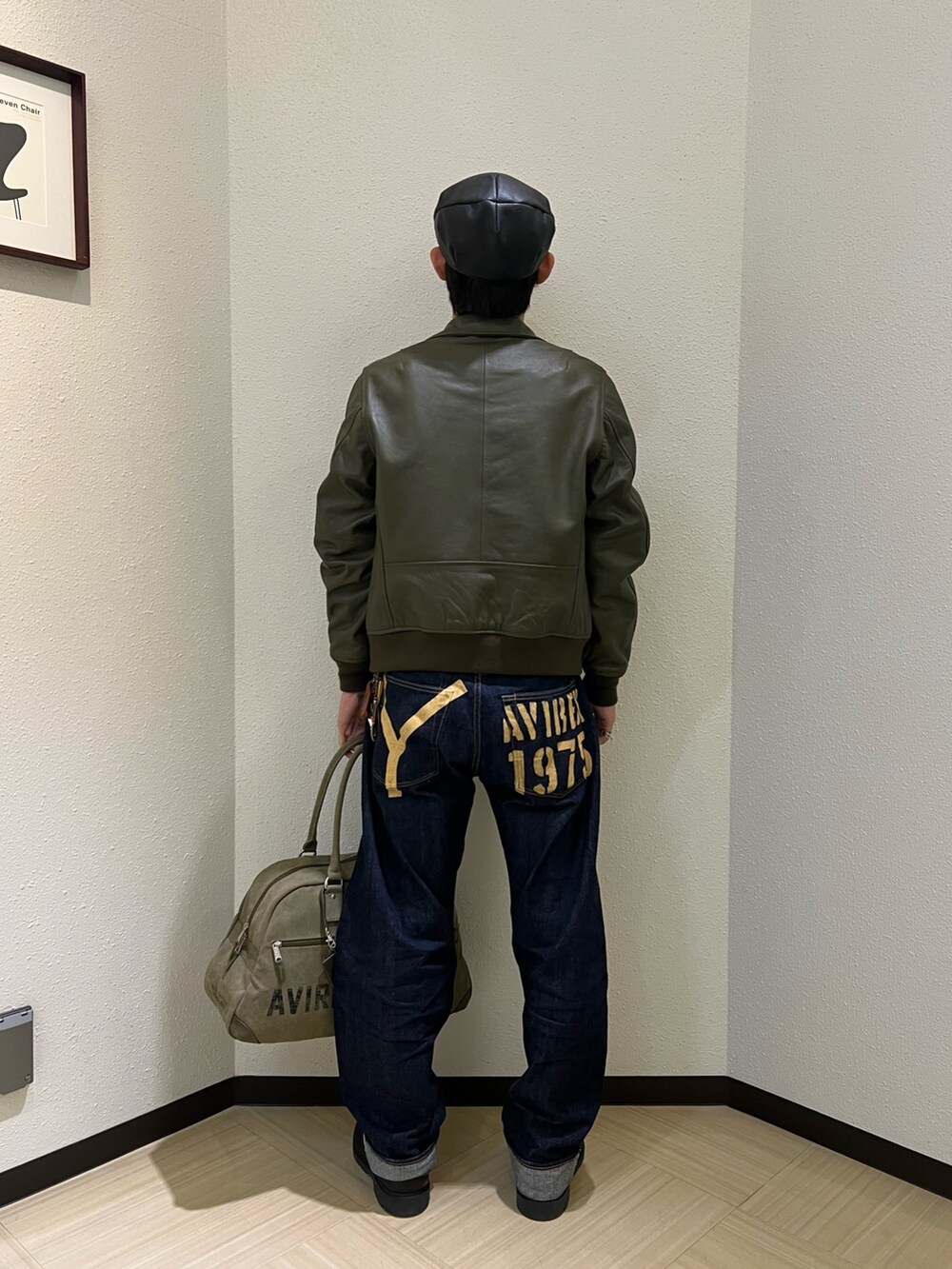 「レザージャケット、アメカジ、AVIREX、ライダースジャケット、デニムパンツ、ハンチング、ボストンバッグ、ootd、メンズファッション、ファッションの力を信じよう」｜「AVIREXの《AVIREX × YAMANE INDUSTRIES》Lot.1991 No.2 CLASSIC STRAIGHT / インダストリーズ クラシック ストレート / アヴィレックス / ヤマネインダストリーズ（デニムパンツ、ブルー系）」を使った、KAKERUNさん（メンズ・174cm）の冬コーディネートの2枚目の写真