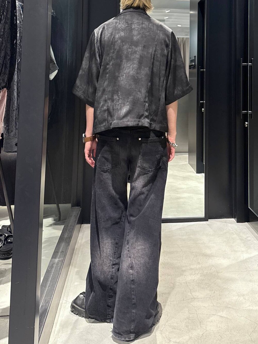 「モード、ジャケットスタイル、Tシャツ、ワイドパンツ、オーバーサイズ、デニムパンツ、モテ、高見え、着痩せ・細見え、HARE、韓国系、ラフ、韓国ファッション、春コーデ、夏コーデ」｜「HAREのアソートチェーンネックレス(HARE)（ネックレス、シルバー系）」を使った、taigawedさん（メンズ・174cm）の春コーディネートの3枚目の写真