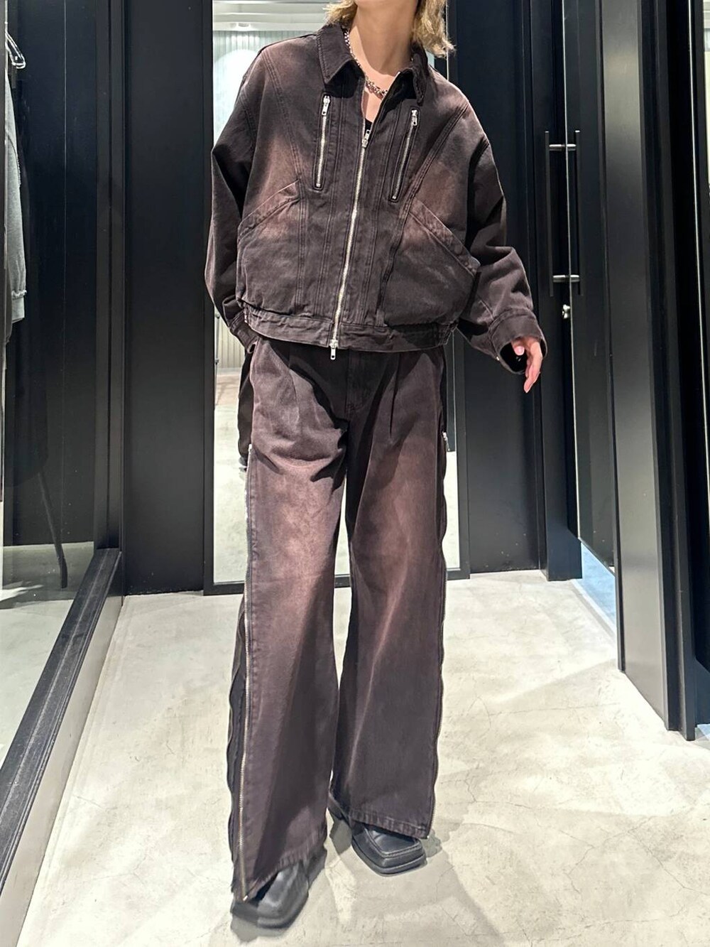 「秋コーデ、冬コーデ、ジャケット、ブルゾン、オーバーサイズ、モテ、ワイドパンツ、モード、高見え、着痩せ・細見え、HARE、韓国系、ラフ、韓国ファッション、春コーデ」｜「HAREのソリッドパーツCAP(HARE)（キャップ、ブラック系）」を使った、taigawedさん（メンズ・174cm）の秋コーディネートの3枚目の写真