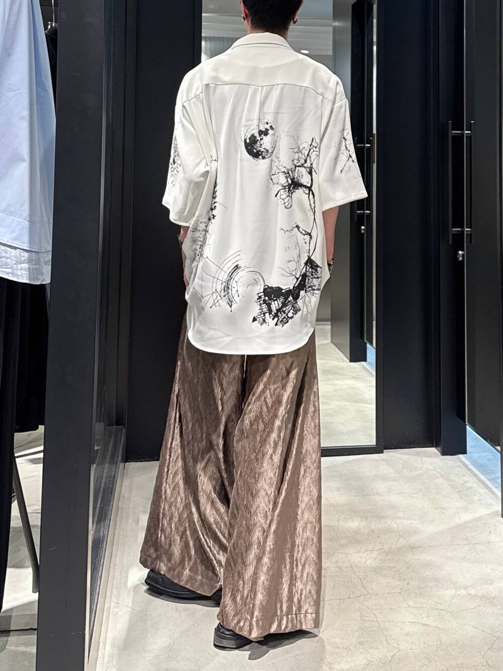 「モード、高見え、着痩せ・細見え、HARE、韓国系、ラフ、韓国ファッション、春コーデ、夏コーデ、秋コーデ、シャツ、Tシャツ、ワイドパンツ、オーバーサイズ、モテ」｜「HAREのアソートチェーンネックレス(HARE)（ネックレス、シルバー系）」を使った、taigawedさん（メンズ・174cm）の夏コーディネートの2枚目の写真