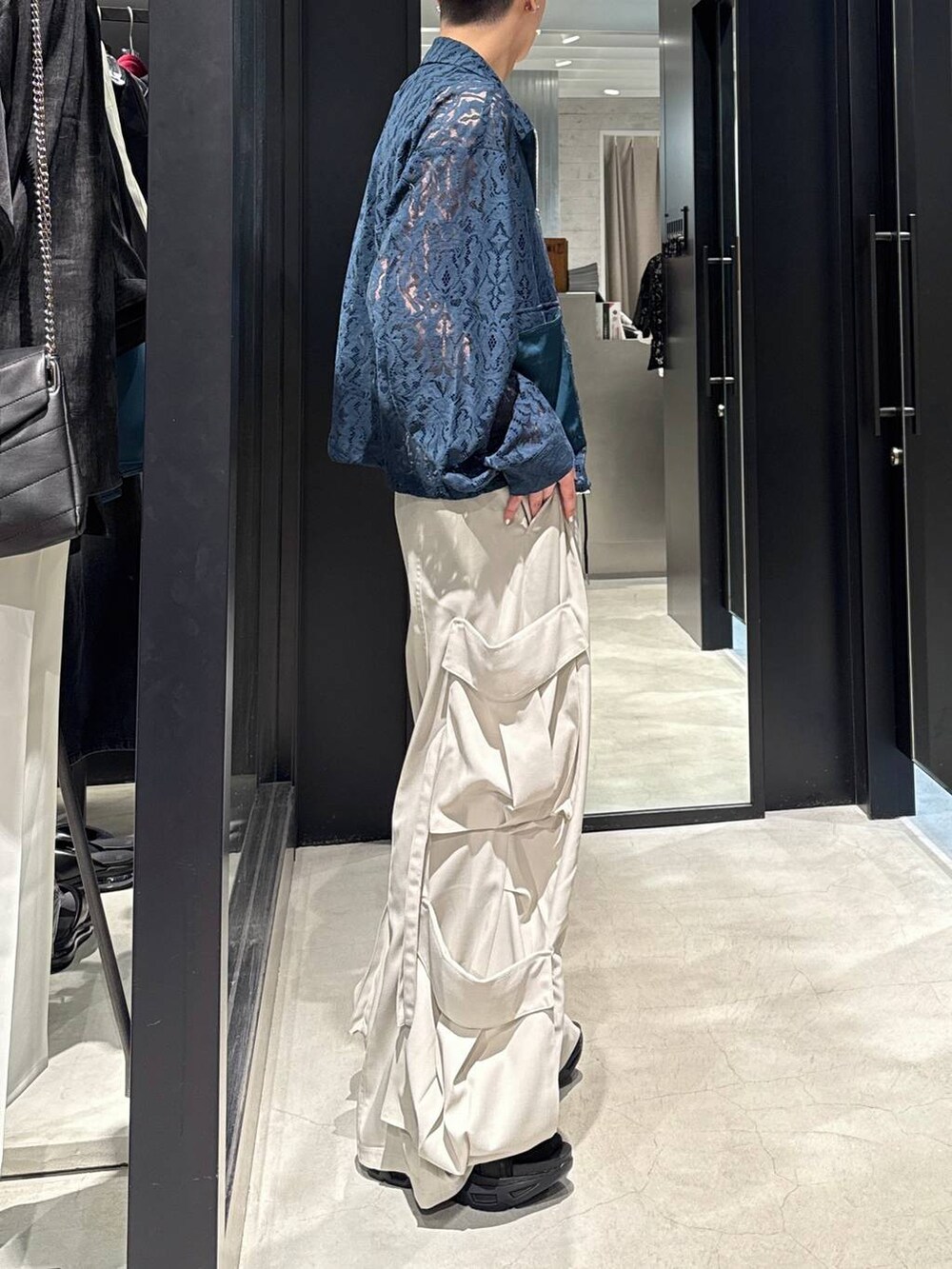 「ワイドパンツ、オーバーサイズ、モテ、モード、高見え、着痩せ・細見え、HARE、韓国系、ラフ、韓国ファッション、春コーデ、夏コーデ、秋コーデ、シャツ、ブルゾン」｜「HAREのアソートチェーンネックレス(HARE)（ネックレス、シルバー系）」を使った、taigawedさん（メンズ・174cm）の春コーディネートの2枚目の写真