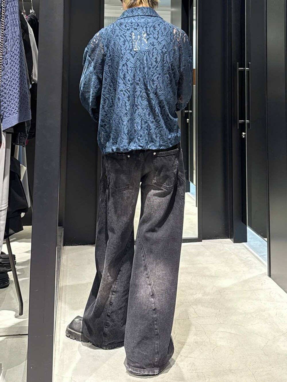 「ラフ、韓国ファッション、春コーデ、夏コーデ、秋コーデ、ブルゾン、ワイドパンツ、オーバーサイズ、モテ、デニムパンツ、モード、高見え、着痩せ・細見え、HARE、韓国系」｜「HAREのアソートチェーンネックレス(HARE)（ネックレス、シルバー系）」を使った、taigawedさん（メンズ・174cm）の春コーディネートの3枚目の写真