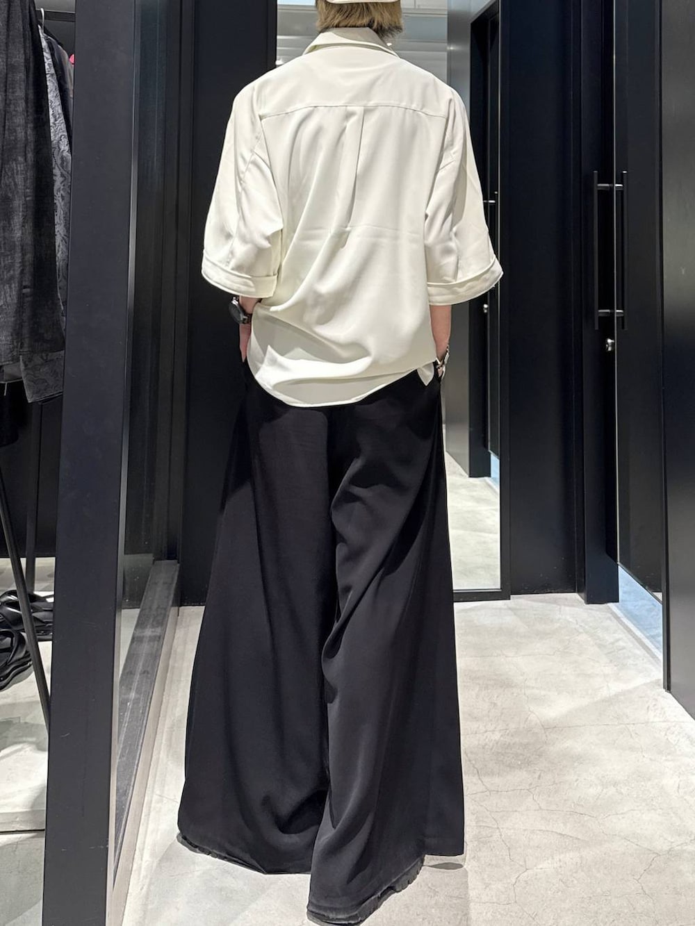 「モード、高見え、着痩せ・細見え、HARE、韓国系、ラフ、韓国ファッション、春コーデ、夏コーデ、秋コーデ、Tシャツ、ワイドパンツ、オーバーサイズ、モテ」｜「HAREのアソートチェーンネックレス(HARE)（ネックレス、シルバー系）」を使った、taigawedさん（メンズ・174cm）の春コーディネートの3枚目の写真