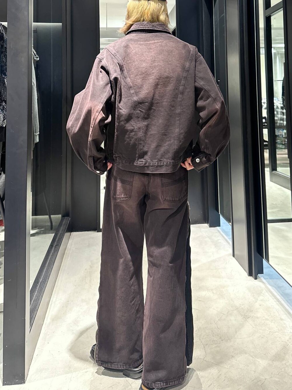「秋コーデ、冬コーデ、ジャケット、ブルゾン、オーバーサイズ、モテ、ワイドパンツ、モード、高見え、着痩せ・細見え、HARE、韓国系、ラフ、韓国ファッション、春コーデ」｜「HAREのソリッドパーツCAP(HARE)（キャップ、ブラック系）」を使った、taigawedさん（メンズ・174cm）の秋コーディネートの4枚目の写真