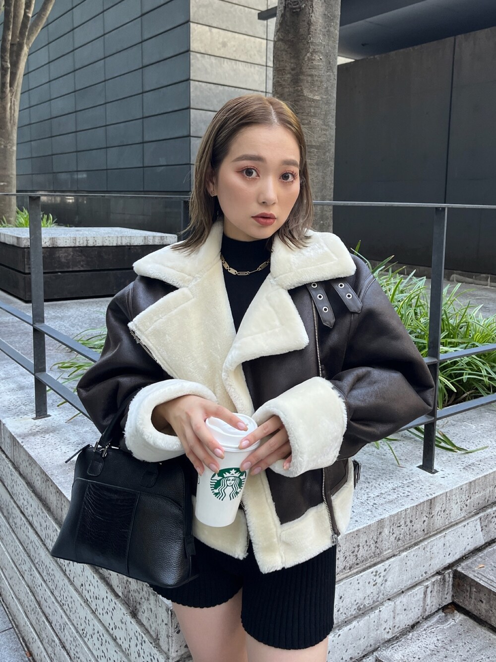 國岡朋実(MURUA)｜MURUAのムートンコートを使ったコーディネート - WEAR