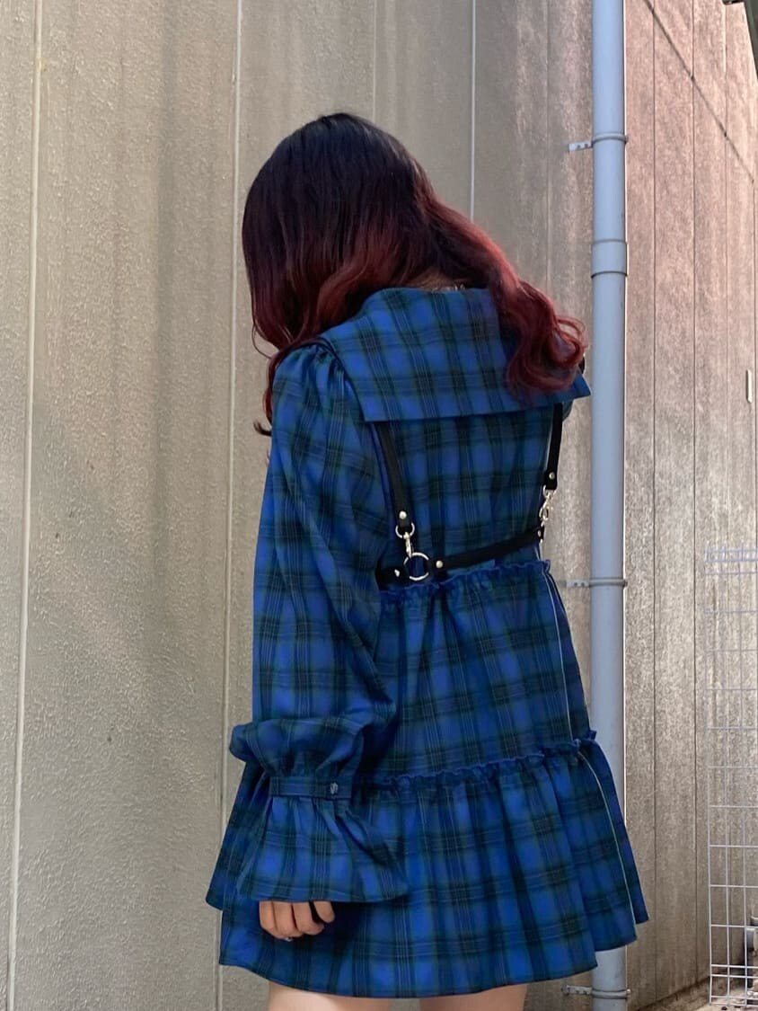 その他のシャツ/ブラウス、ブラック系のベルトを着用したレディースの秋コーディネートの4枚目の写真