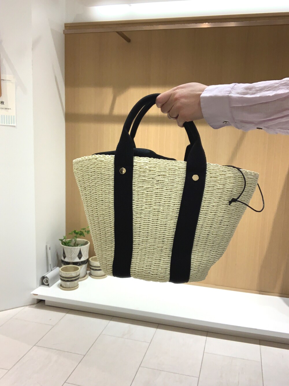 「Techichi、いまどきジャケット写真、テチチ、シャツ、タンクトップ、テーパードパンツ、大人カジュアル、ハット、きれいめカジュアル、キレイめ、骨格ウェーブ、春夏コーデ、高身長女子」｜「Te chichiのアイテム（帽子、ベージュ系）」を使った、kloopさん（レディース・162cm）の春コーディネートの5枚目の写真