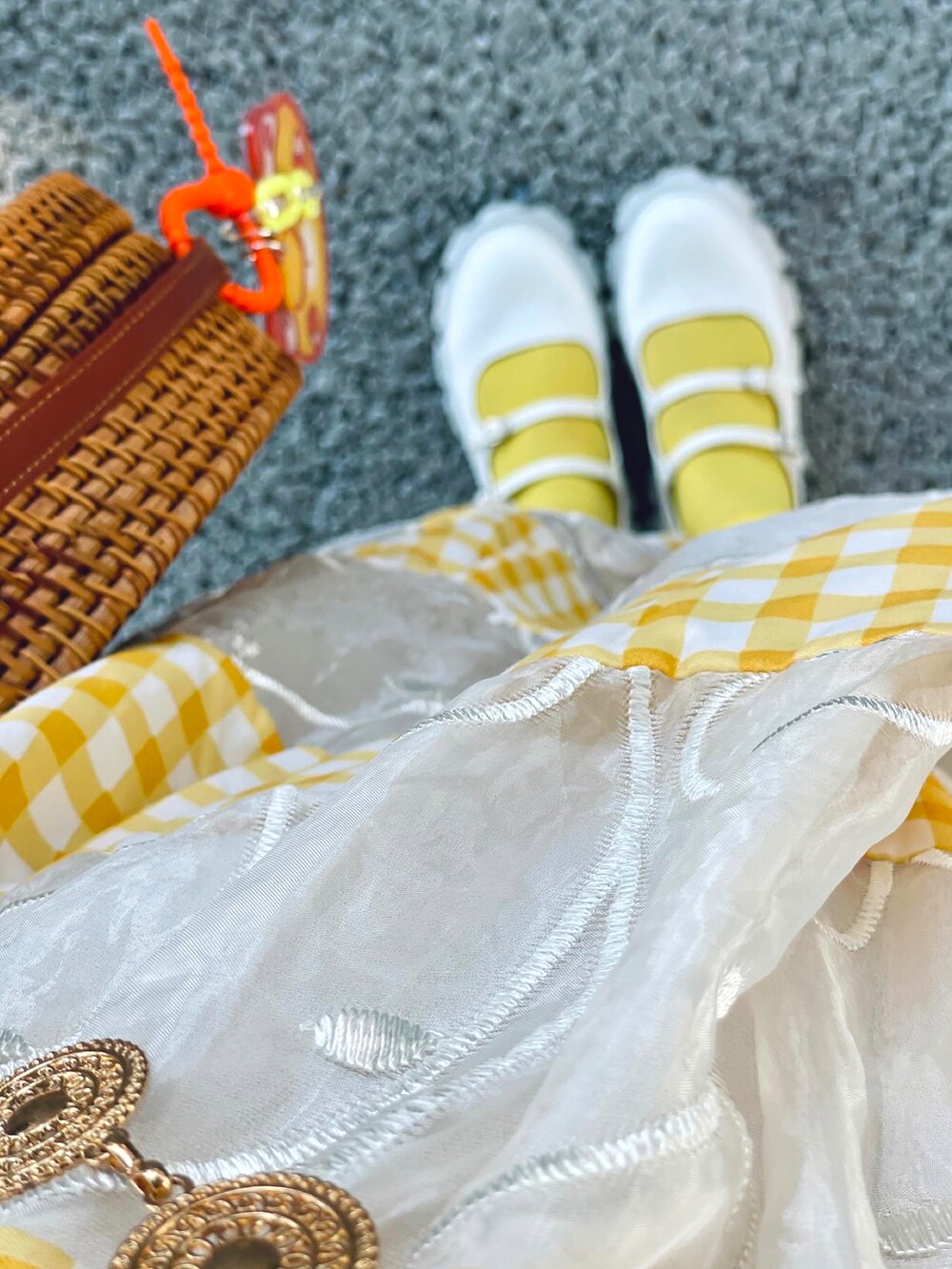 「yellow、黄色」｜「VINTAGEのアイテム（ジャンパースカート、イエロー系）」を使った、★Yuki☆ 🇹🇼さん（レディース・157cm）の春コーディネートの3枚目の写真