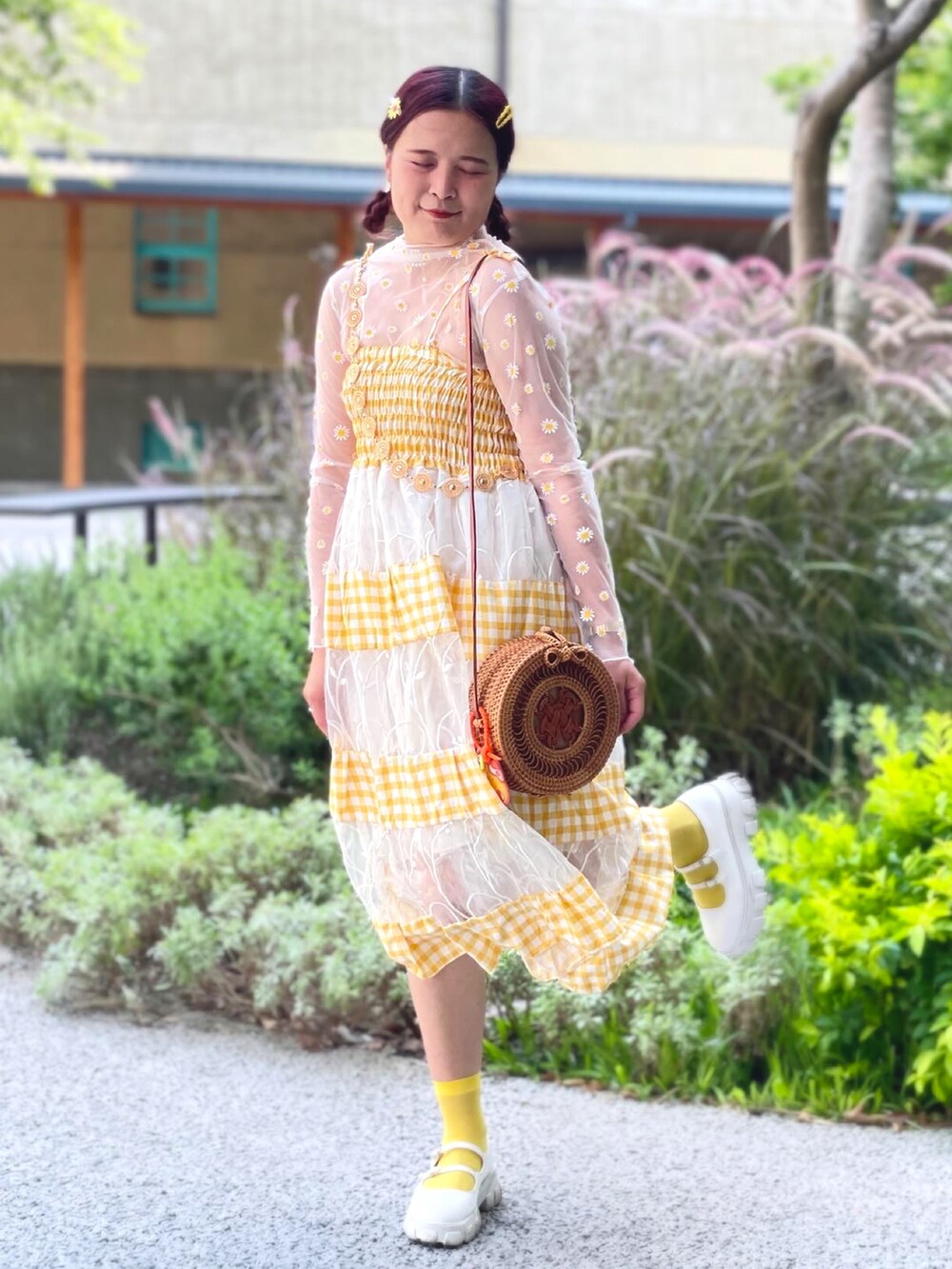 「yellow、黄色」｜「VINTAGEのアイテム（ジャンパースカート、イエロー系）」を使った、★Yuki☆ 🇹🇼さん（レディース・157cm）の春コーディネートの2枚目の写真